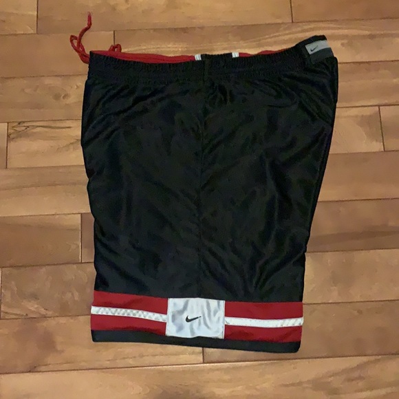 90’s Nike Basketball Shorts - Picture 3 of 4
